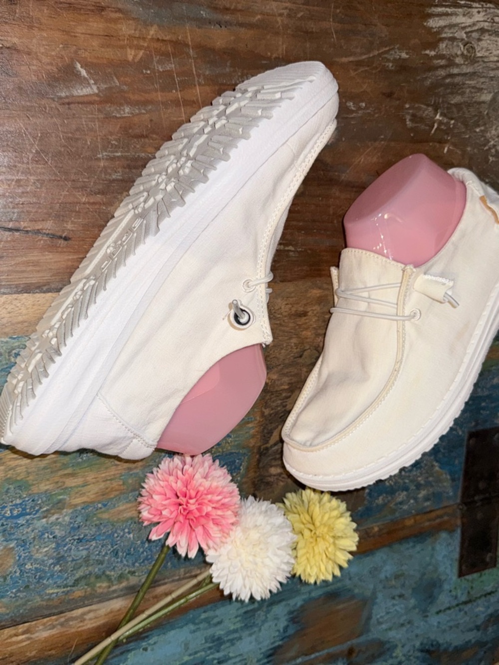 ⭐️ Hey Dude Wendy Casual Slip-On Canvas Sneakers Cream size 7 - Picture 2 of 6